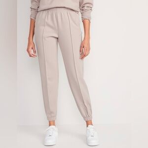 NWT! Women's High-Waisted Dynamic Fleece Pintucked Sweatpants - Size Medium 🎲